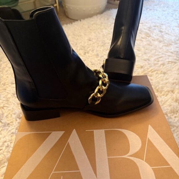 ZARA WOMEN’S FLAT FAUX LEATHER CHAIN TRIM ANKLE BOOTS SIZE 40 (9) BLACK, NIB - Picture 8 of 8